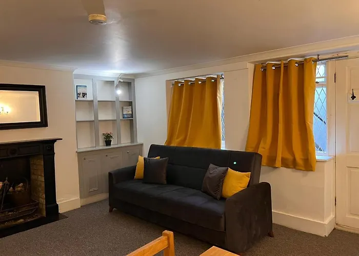 Entire 2-Bedroom Flat In Camden