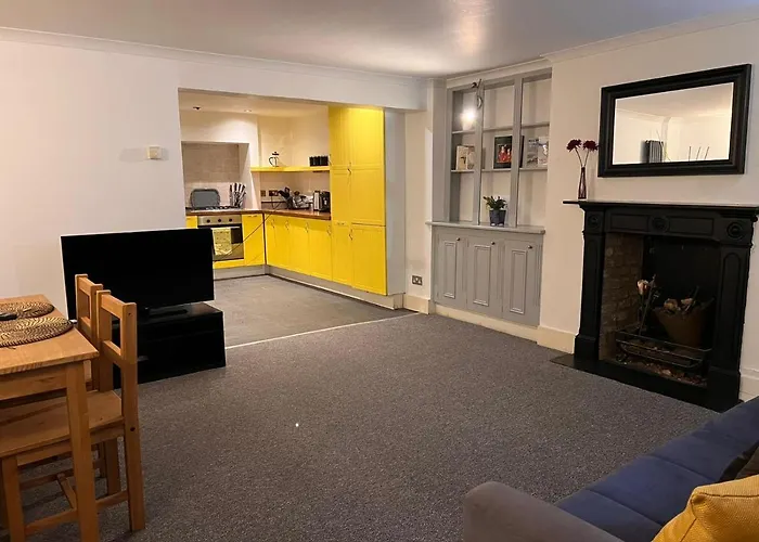 Entire 2-Bedroom Flat In Camden