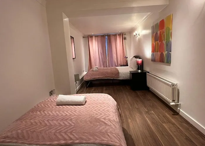 Entire 2-Bedroom Flat In Camden