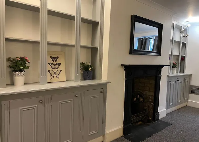 Entire 2-Bedroom Flat In Camden
